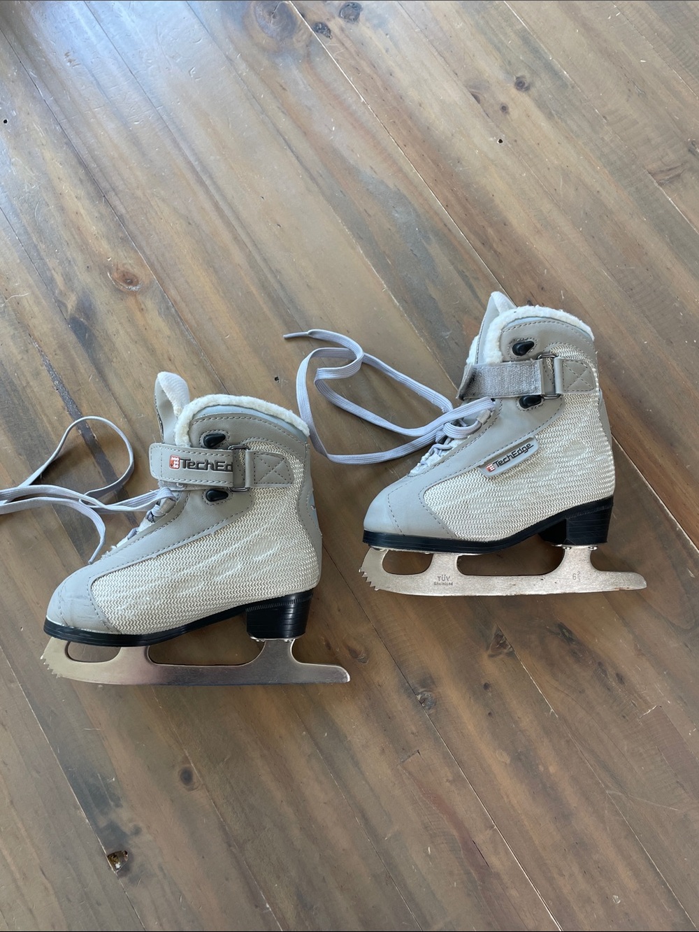 TechEdge Figure Skates 9 - Picture 2 of 13